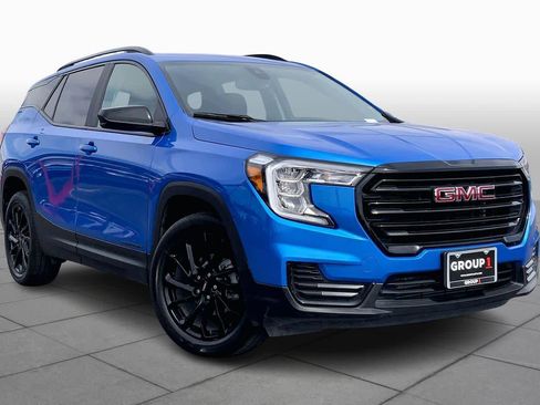 Used 2024 GMC Terrain SLE w/ Elevation Edition image 2