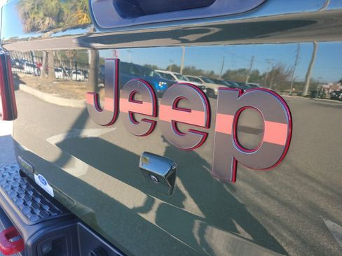 Used 2023 Jeep Gladiator Rubicon image 7