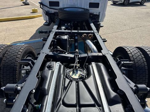 New 2025 Ford F550 4x4 Regular Cab Super Duty image 11