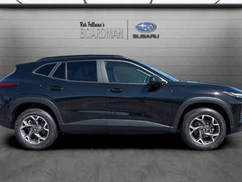 Used 2024 Chevrolet Trax LT w/ Driver Confidence Package FWD image 3