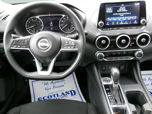 Used 2025 Nissan Sentra SV FWD image 11
