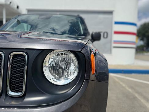 Used 2018 Jeep Renegade Latitude AWD/4WD image 13