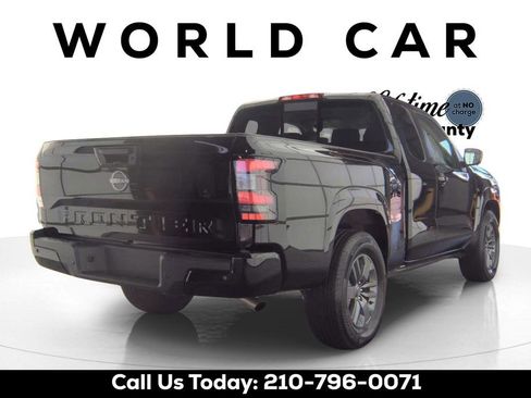 Used 2025 Nissan Frontier SV RWD image 2
