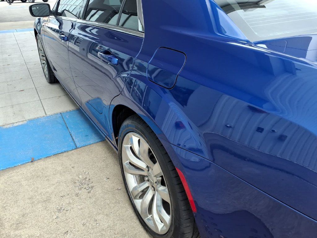 Used 2018 Chrysler 300 Touring w/ Chrome Appearance Package RWD image 15