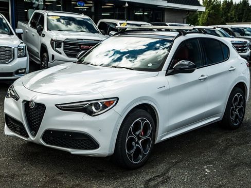 Used 2022 Alfa Romeo Stelvio Veloce AWD/4WD image 4