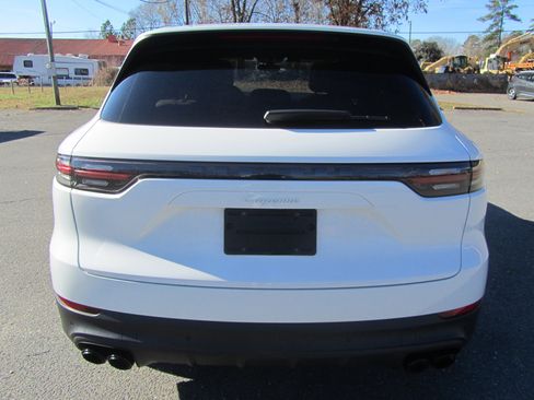 Used 2022 Porsche Cayenne image 8