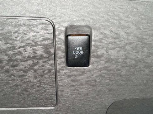 Used 2018 Toyota Sienna XLE FWD image 40
