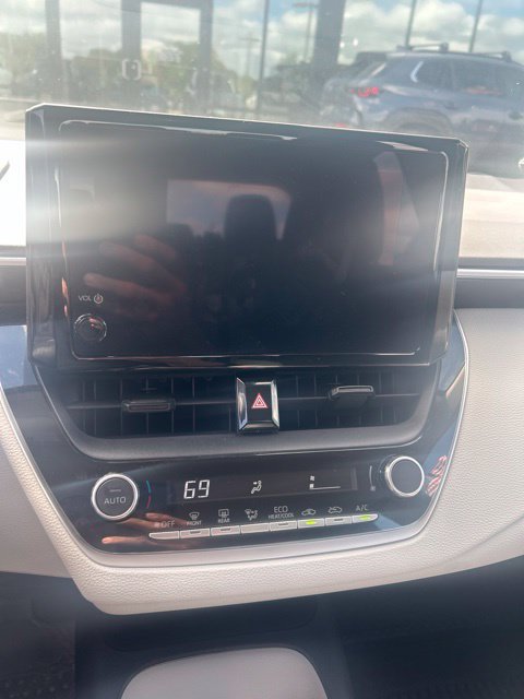 Used 2023 Toyota Corolla LE FWD image 2