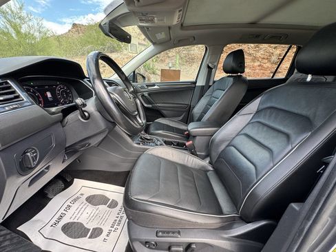 Used 2018 Volkswagen Tiguan SEL Premium w/ 3rd Row Seat Package image 16