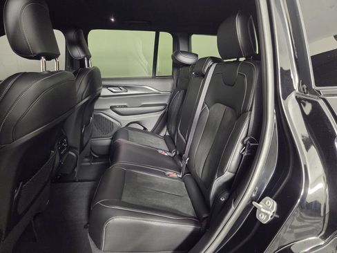 Used 2025 Jeep Grand Cherokee Altitude RWD image 24