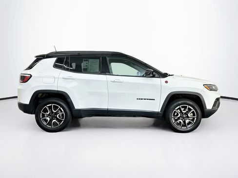 Used 2025 Jeep Compass Trailhawk AWD/4WD image 10