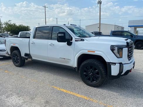 Used 2024 GMC Sierra 2500 AT4 w/ AT4 Premium Plus Package AWD/4WD image 2