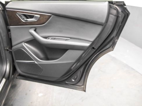 Used 2019 Audi Q8 Prestige image 40