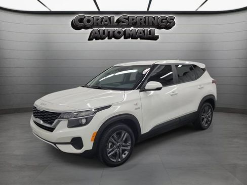 Used 2023 Kia Seltos LX AWD/4WD image 3