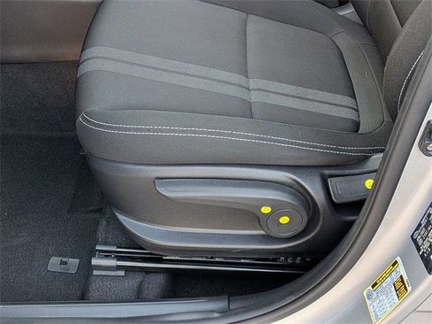 Used 2025 Hyundai Venue SEL image 12