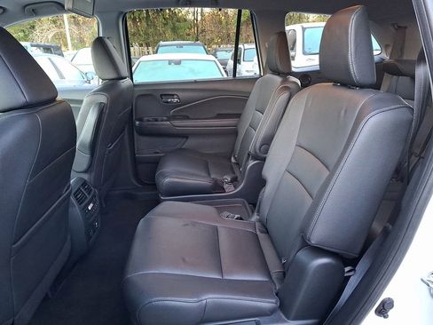 Used 2022 Honda Pilot Touring image 7