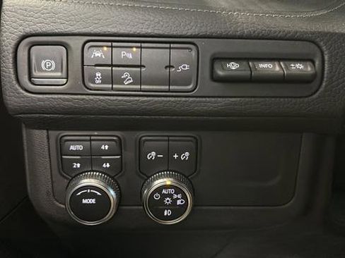 Used 2021 GMC Yukon Denali AWD/4WD image 37