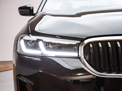 Certified 2023 BMW 530e w/ Convenience Package image 5