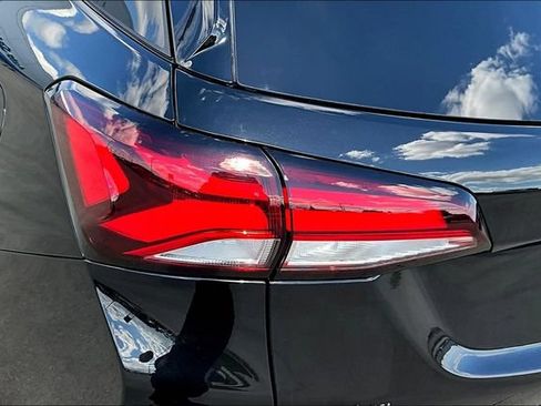 Used 2022 Chevrolet Equinox Premier AWD/4WD image 23