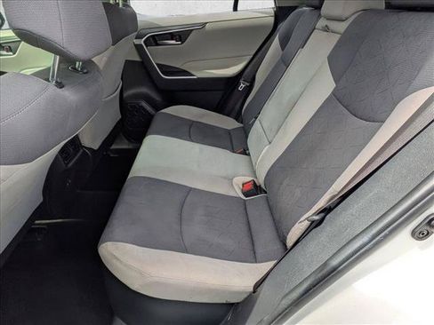 Used 2020 Toyota RAV4 XLE AWD/4WD image 17