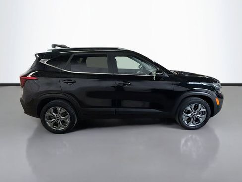Used 2024 Kia Seltos S AWD/4WD image 11