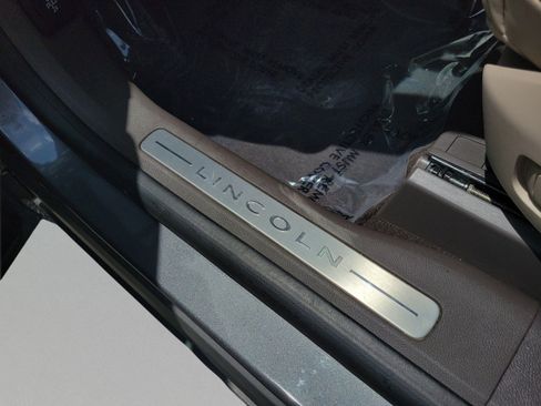 Used 2021 Lincoln Corsair FWD w/ Convenience Package image 18