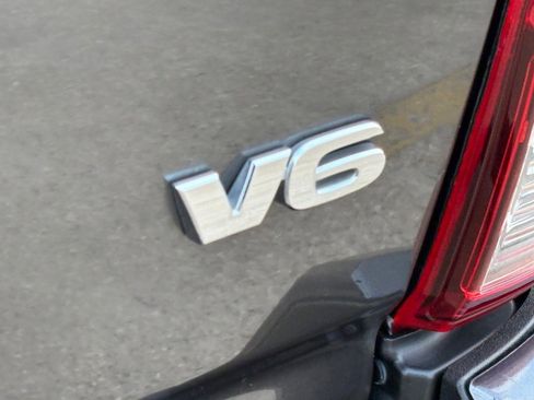 Used 2018 Toyota Tacoma TRD Sport image 9