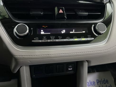 Used 2025 Toyota Corolla Cross L image 21