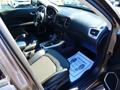 Used 2020 Jeep Compass Latitude AWD/4WD image 23