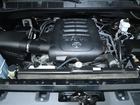 Used 2019 Toyota Tundra SR5 w/ SR5 Upgrade Package AWD/4WD image 34