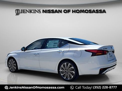 New 2025 Nissan Altima 2.5 SL FWD image 6