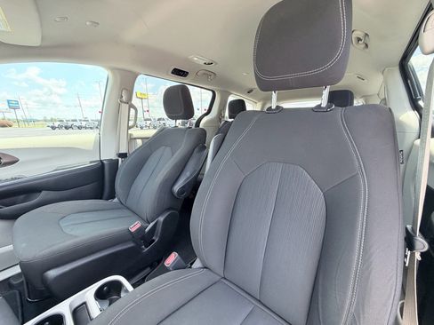 Used 2022 Chrysler Voyager LX FWD image 21