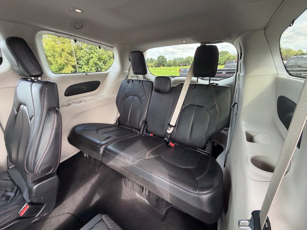Used 2020 Chrysler Pacifica Touring-L w/ Advanced Safetytec Group FWD image 7