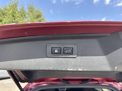 Used 2025 Subaru Outback Premium AWD/4WD image 30