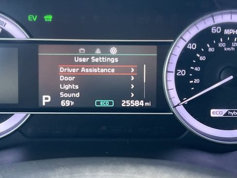 Used 2022 Kia Niro LXS FWD image 24