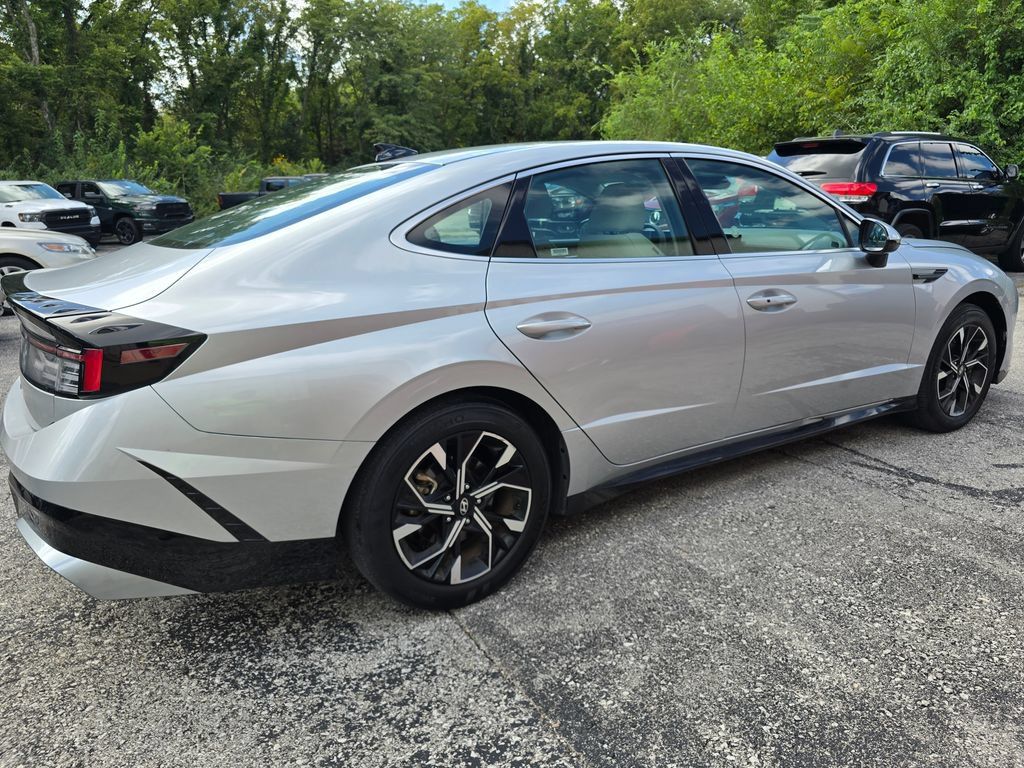 Used 2025 Hyundai Sonata SEL FWD image 10