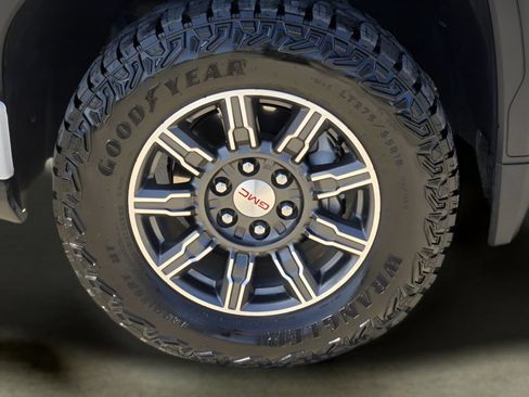 Used 2025 GMC Sierra 1500 AT4 AWD/4WD image 11
