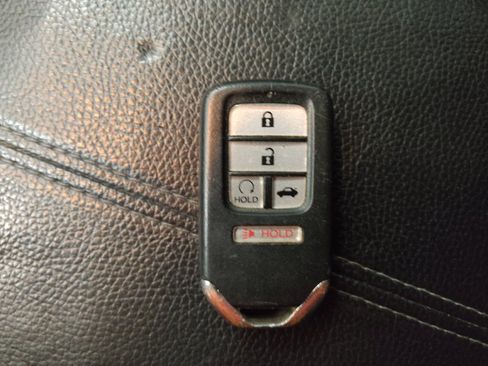 Used 2017 Honda Accord EX image 32