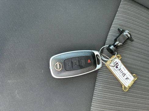 Used 2025 Nissan Sentra SV FWD image 17