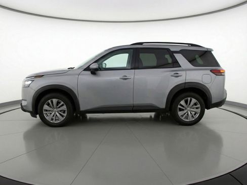 Used 2025 Nissan Pathfinder SV FWD image 5
