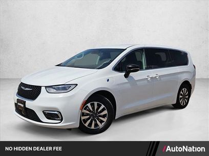 Used 2024 Chrysler Pacifica Limited