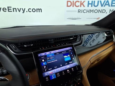 Used 2024 Jeep Grand Cherokee L Summit AWD/4WD image 23