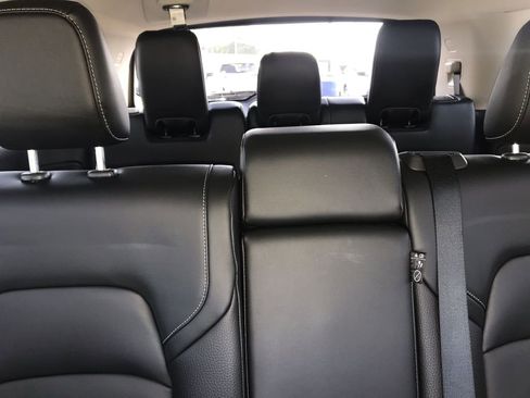 Used 2023 Nissan Pathfinder SL AWD/4WD image 23