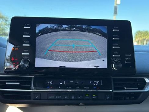 Used 2022 Toyota Sienna XLE image 24