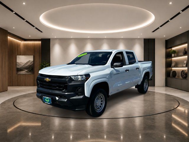 Used 2025 Chevrolet Colorado W/T w/ Advanced Trailering Package AWD/4WD image 2