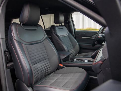 Used 2025 Ford Explorer ST-Line w/ ST-Line Street Pack AWD/4WD image 20