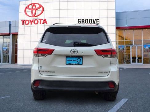 Used 2017 Toyota Highlander XLE AWD/4WD image 5