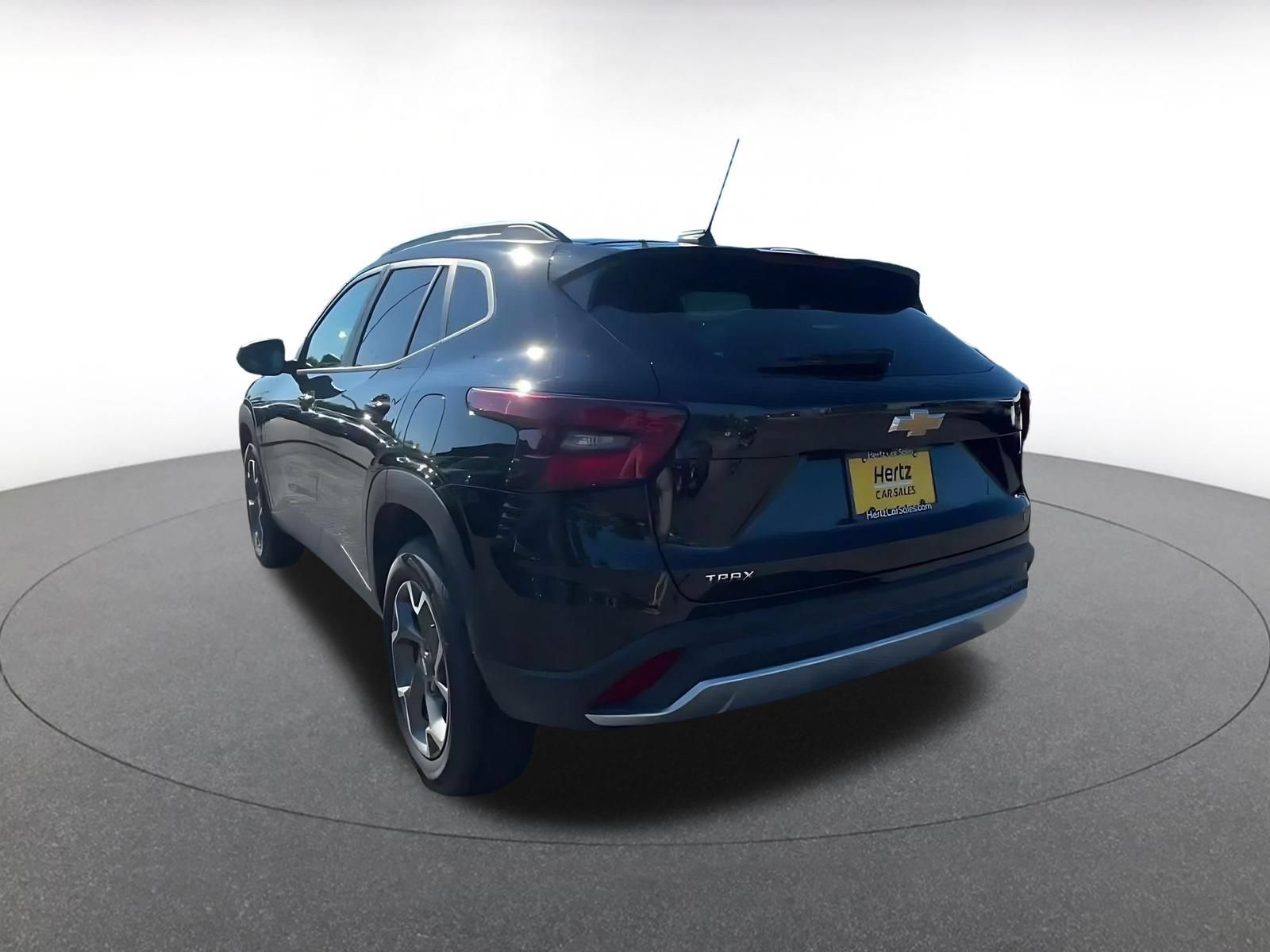 Used 2025 Chevrolet Trax LT FWD image 10