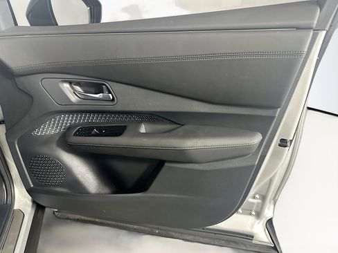 Used 2024 Nissan Ariya AWD image 33