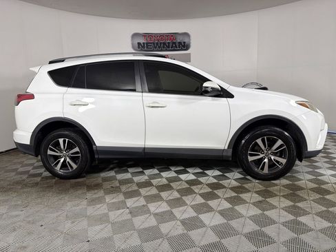 Used 2018 Toyota RAV4 XLE FWD image 3